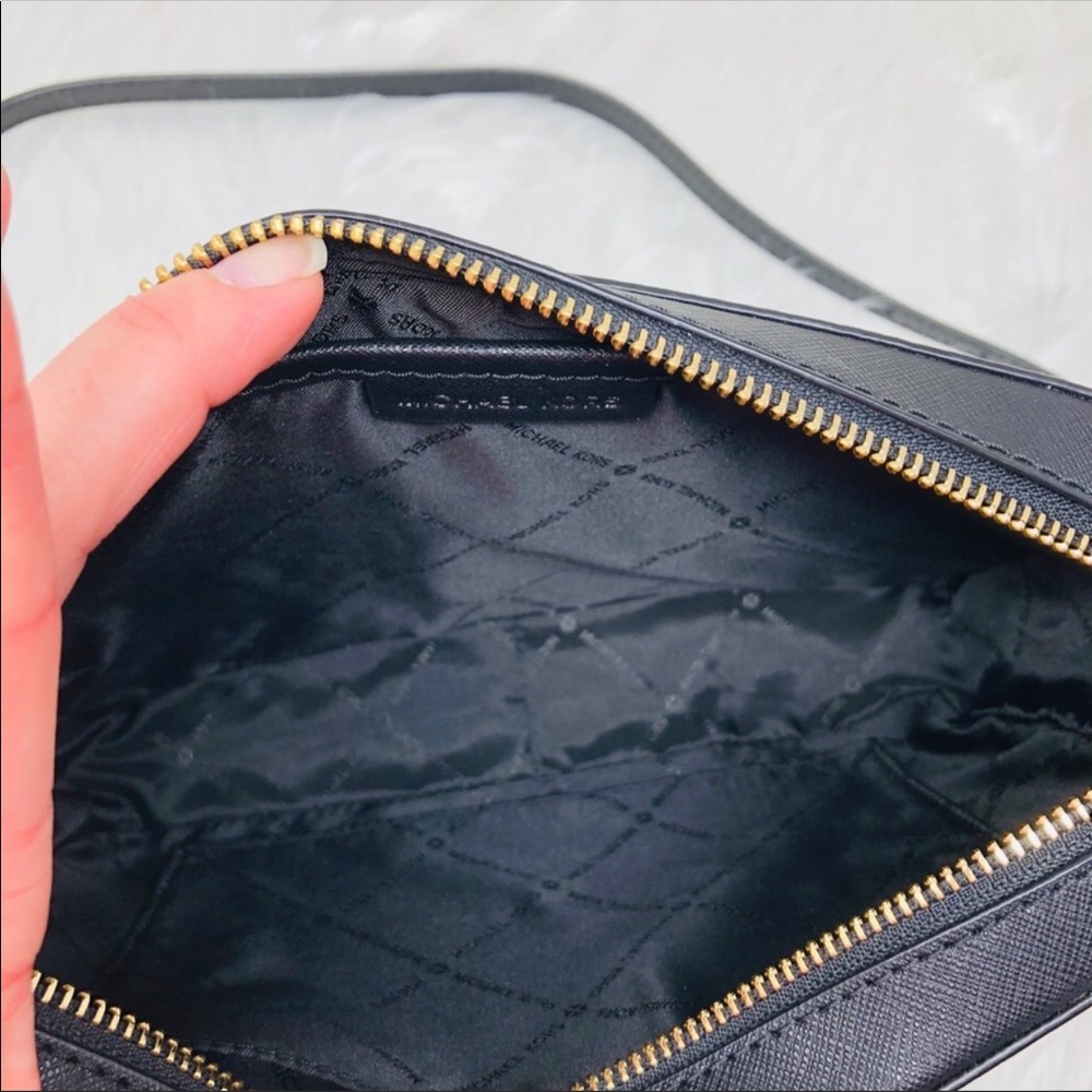 NWT Michael Kors Jet Set crossbody black - Picture 6 of 8